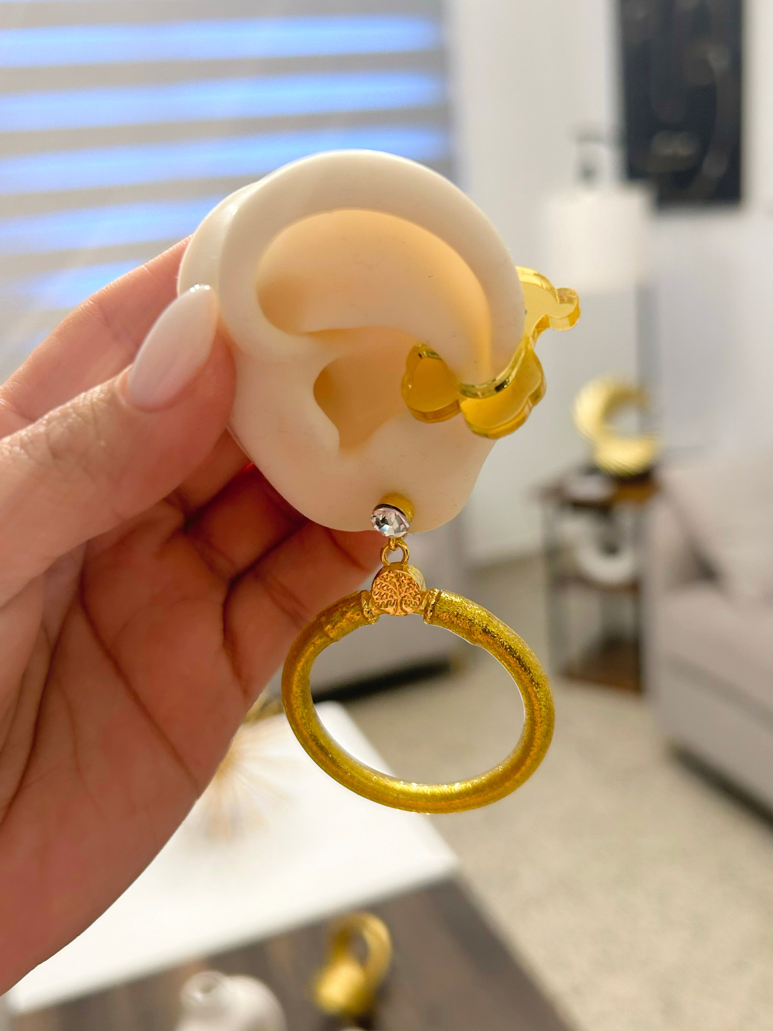 Acrilyc Bear Earcuff